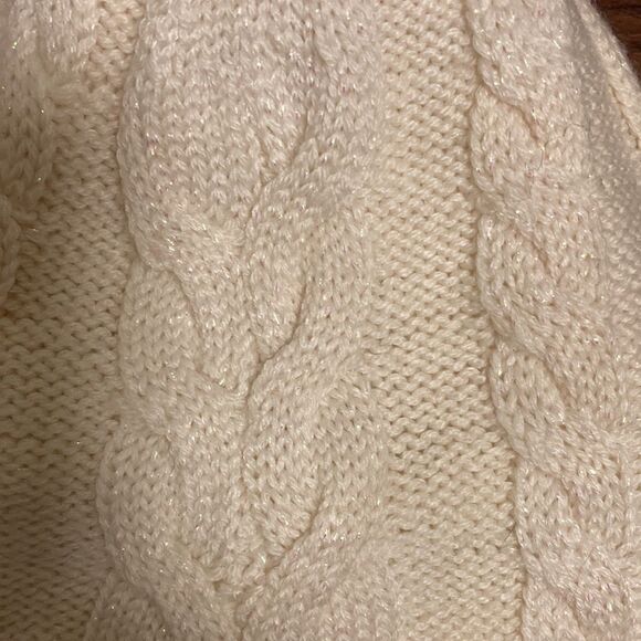 Jacadi NWOT Girl’s Beanie with Lurex details and Faux Fur PomPom in White. - Picture 2 of 5